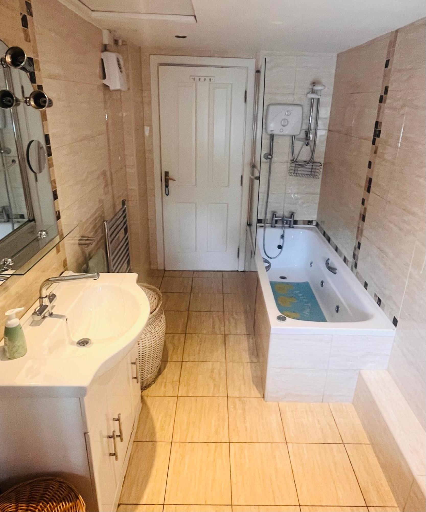 Kingfisher Lodge & Pub Castleconnell Номер фото